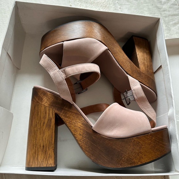 Lulu’s Lolita leather powder pink platform heels - Picture 2 of 6